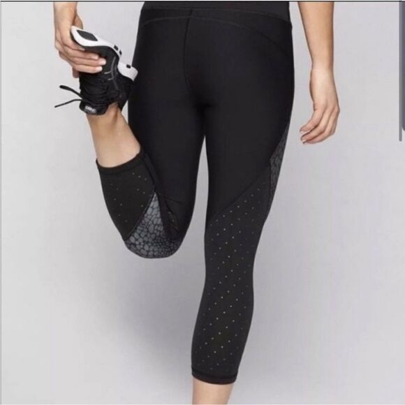 Athleta Crocodile Stealth TruCool Capri Leggings Small - Picture 4 of 16